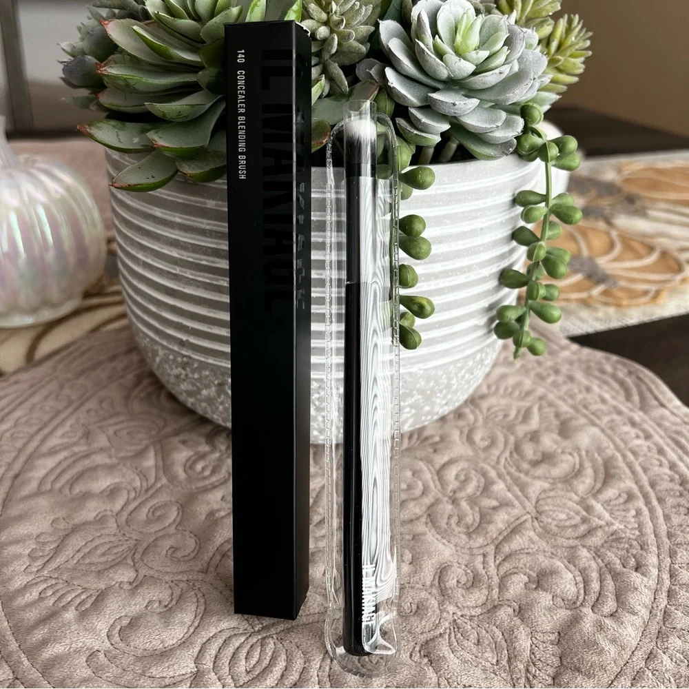 IL MAKIAGE Concealer Blending Brush #140 NIB